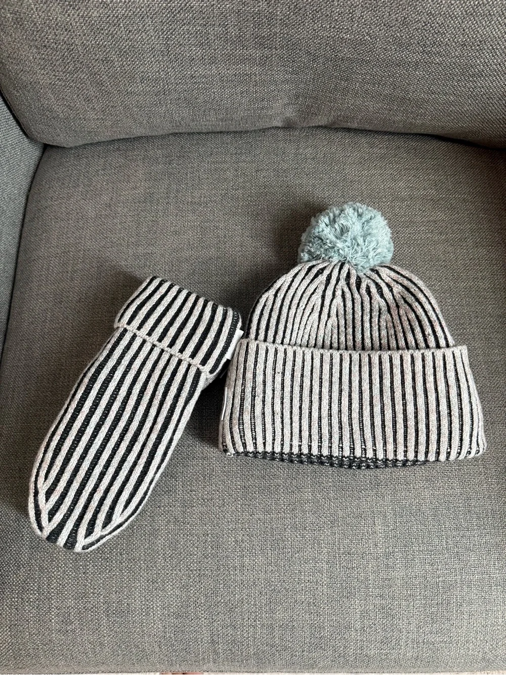 lululemon athletica Striped Cozy Fleece-Lined  mittens and beanie- Black & White